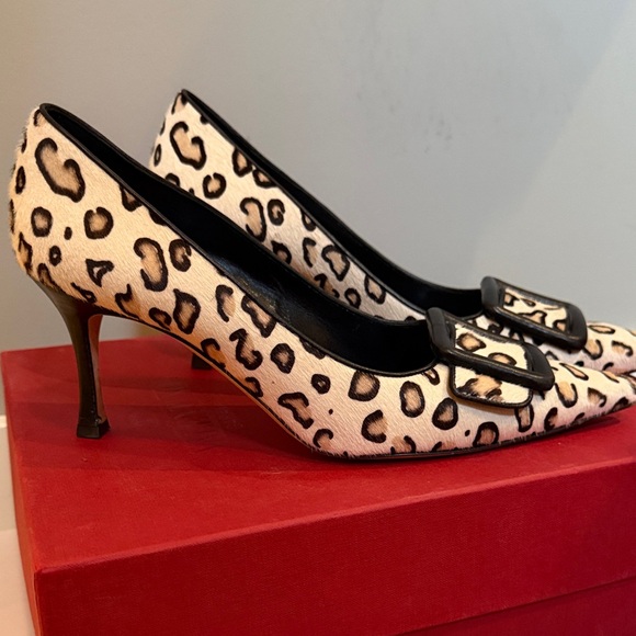 Manolo Blahnik Black and Cream Leopard Heels - Picture 2 of 6